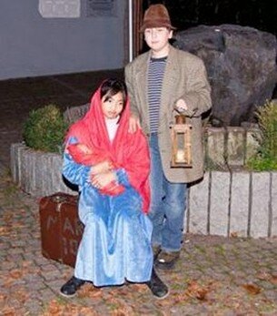 Maria und Josef Krippenspiel Mittendrin
